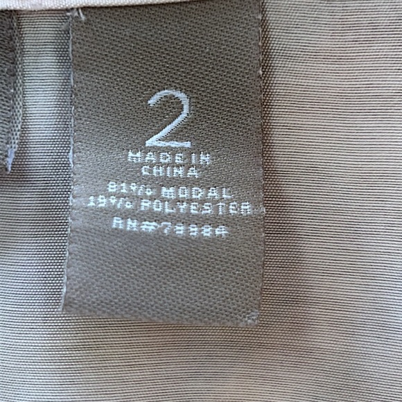 Chico’s pale pink button front blouse.  Size 2 (Medium).  Splits at hemline. - Picture 4 of 13